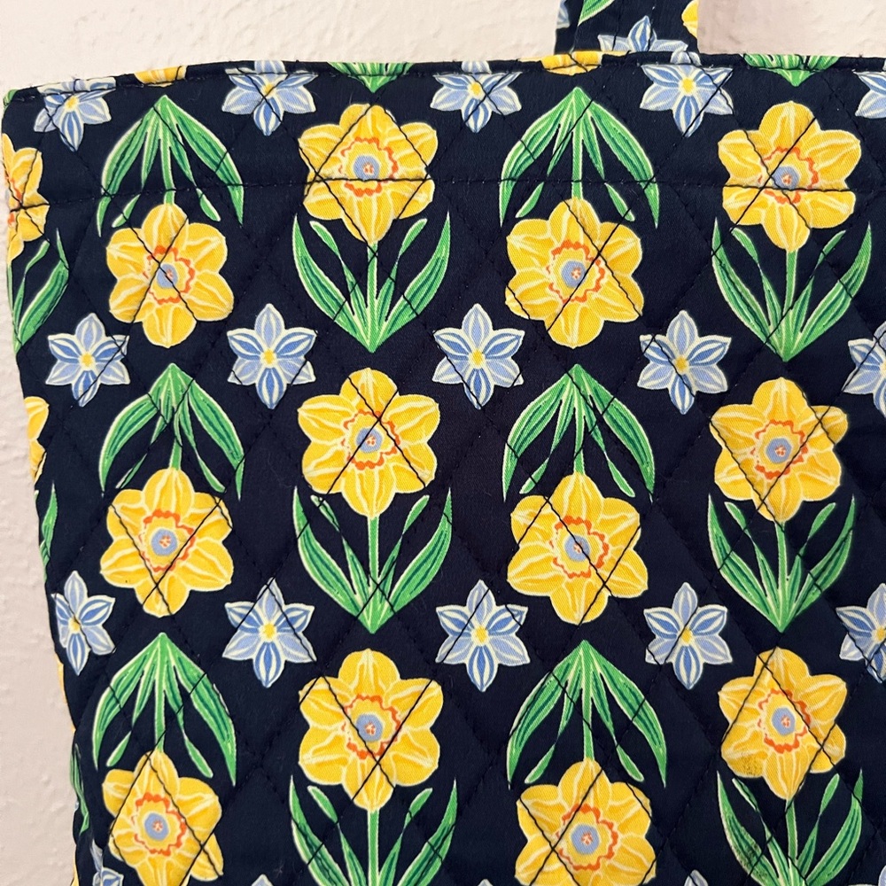 Vera Bradley Original Zip Tote Bag – Daffodils in Premium Cotton - Picture 3 of 9